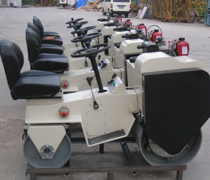 印度客戶來訪，并訂購FYL-850座駕壓路機(jī)