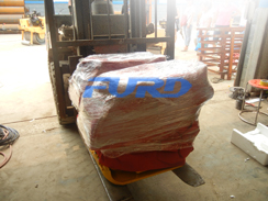 福瑞得機(jī)械座駕壓路機(jī)，平板夯成功裝車及時發(fā)貨