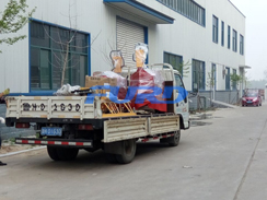 福瑞得機(jī)械手扶壓路機(jī)、框架整平機(jī)已成功裝車及時(shí)發(fā)貨