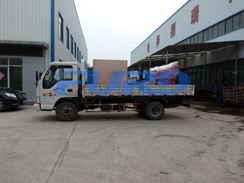 福瑞得機(jī)械瀝青灌縫機(jī)，手扶雙輪壓路機(jī)裝車成功及時(shí)發(fā)貨