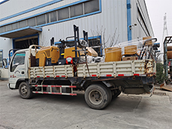 福瑞得機(jī)械雙輪壓路機(jī)、灌縫機(jī)發(fā)往江蘇