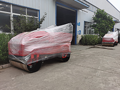 7月2日，福瑞得機械2臺全液壓座駕雙鋼輪壓路機打包發(fā)往吉林。